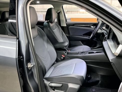 New 2026 Volkswagen Tiguan SE image 31