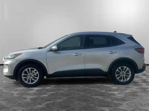 Used 2020 Ford Escape SE image 2