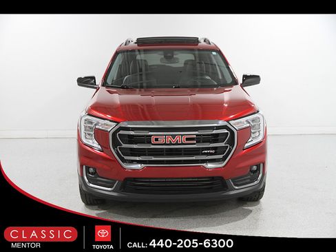 Used 2024 GMC Terrain AT4 AWD/4WD image 2