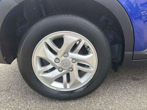 Used 2023 Hyundai Venue SE w/ Cargo Package FWD image 23