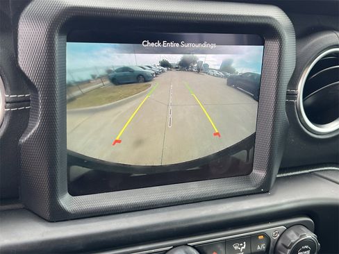 Used 2022 Jeep Wrangler Unlimited Sahara w/ Cold Weather Group image 16