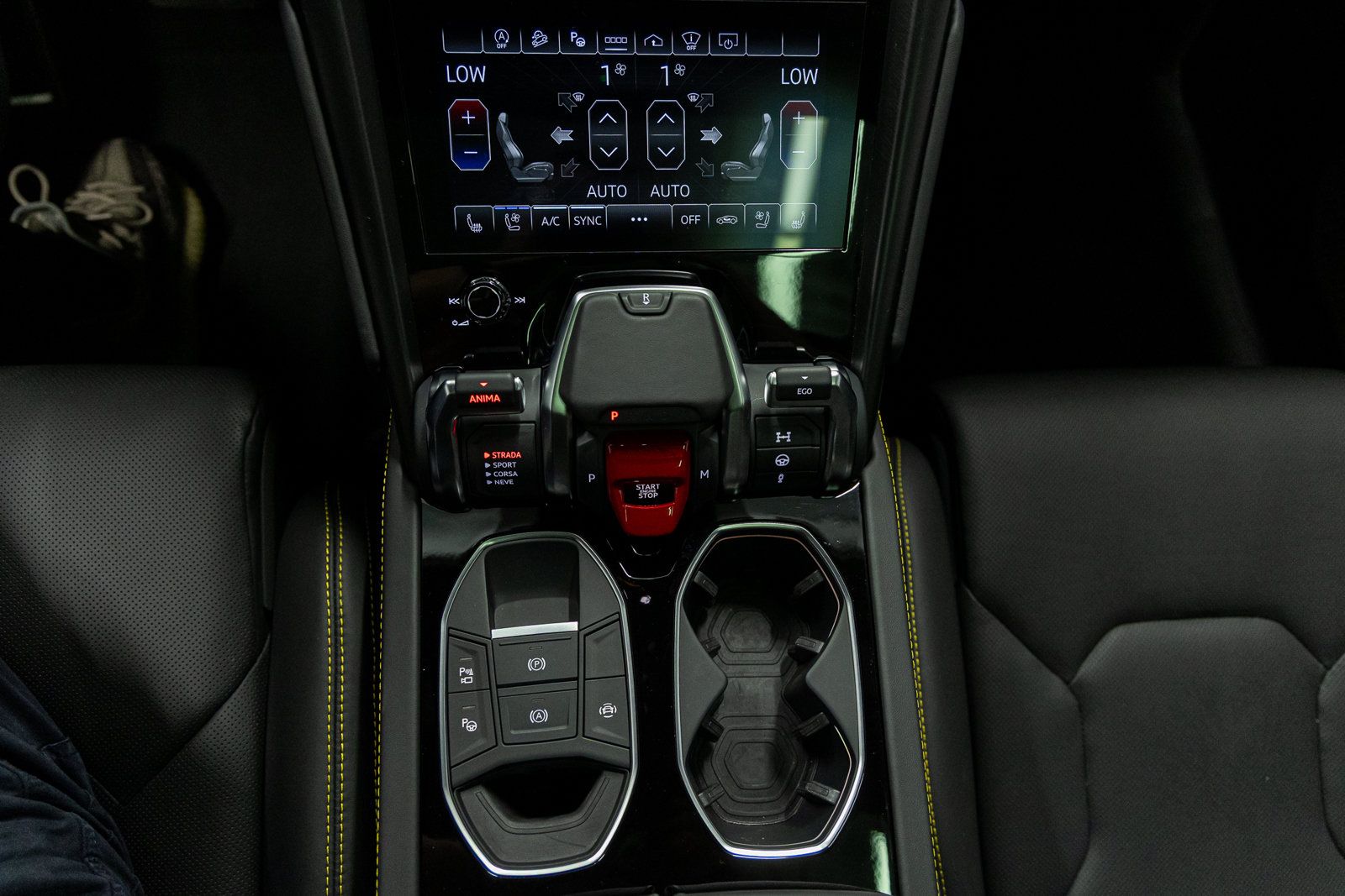 Used 2024 Lamborghini Urus S AWD/4WD image 36