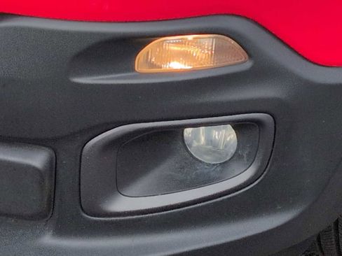 Used 2018 Jeep Renegade Latitude w/ UConnect 8.4 Nav Group image 11