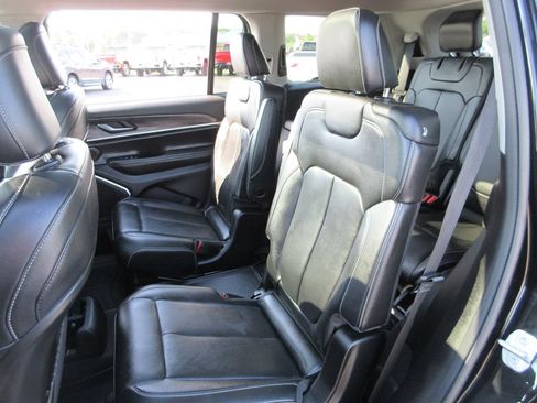 Used 2022 Jeep Grand Cherokee L Limited AWD/4WD image 21