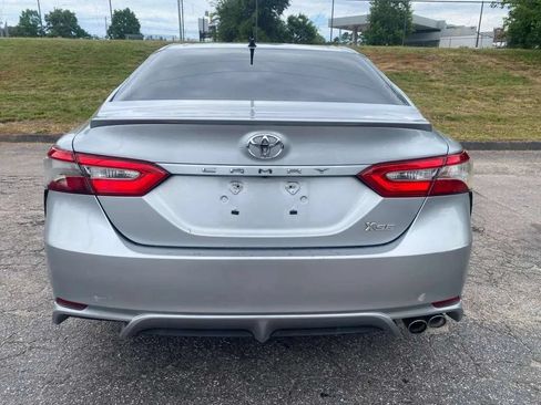 Used 2018 Toyota Camry SE FWD image 17