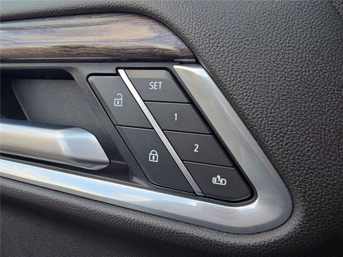 Used 2025 Chevrolet Silverado 1500 LTZ image 18