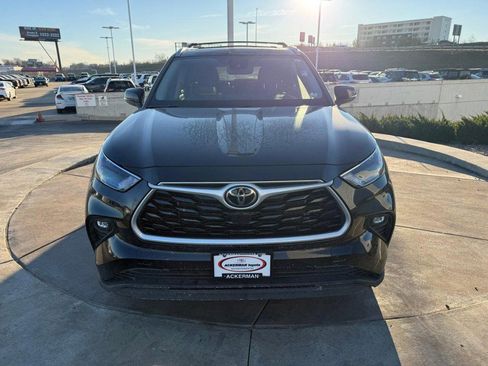 Used 2023 Toyota Highlander XLE image 10