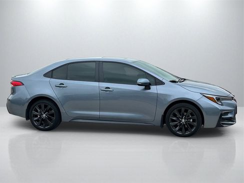 Used 2025 Toyota Corolla SE image 4