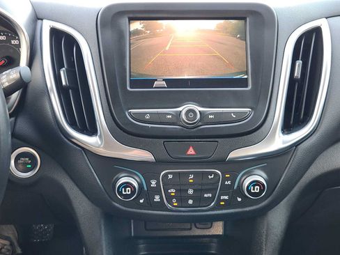 Used 2021 Chevrolet Equinox LT FWD image 17
