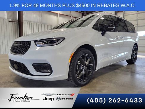 New 2026 Chrysler Pacifica Select w/ S Appearance Package FWD image 2