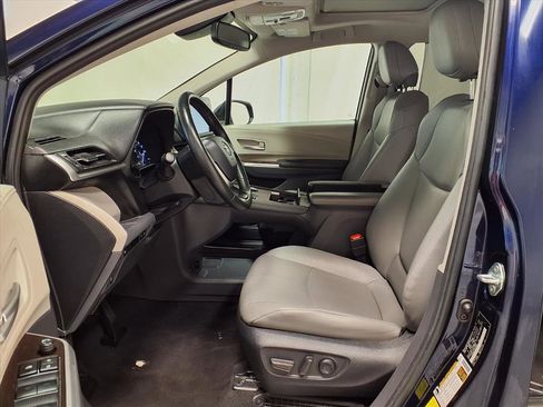 Used 2024 Toyota Sienna XLE image 24