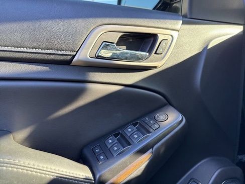 Used 2018 GMC Yukon Denali w/ Denali Ultimate Package image 16