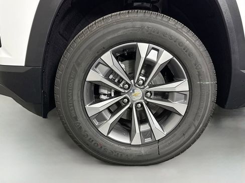 New 2026 Chevrolet Equinox LT w/ Convenience Package II FWD image 29