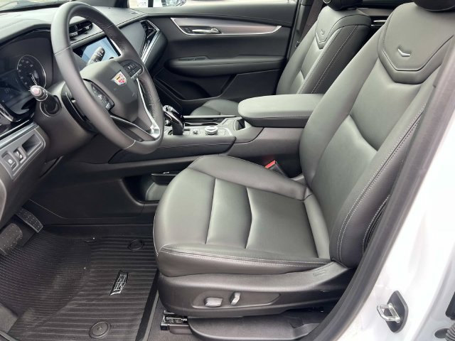 Certified 2024 Cadillac XT6 Luxury w/ LPO, Floor Liner Package AWD/4WD image 16