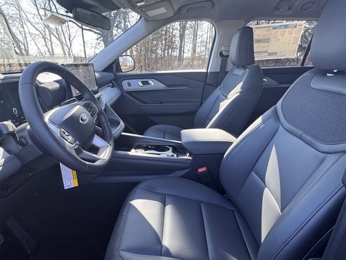 New 2026 Ford Explorer Active w/ Active Comfort Package image 10