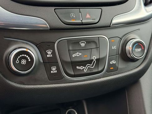 Used 2022 Chevrolet Equinox LT FWD image 29