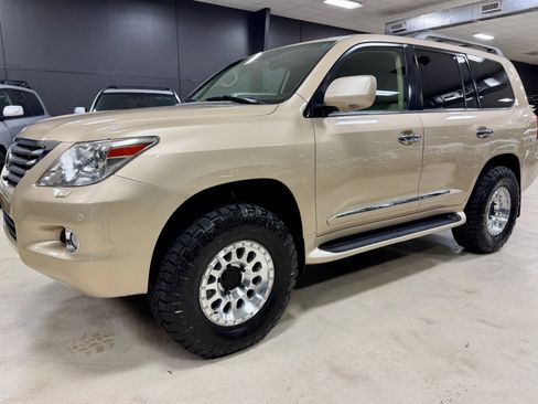 Used 2011 Lexus LX 570 4WD w/ Luxury Pkg w/Pre-crash image 15