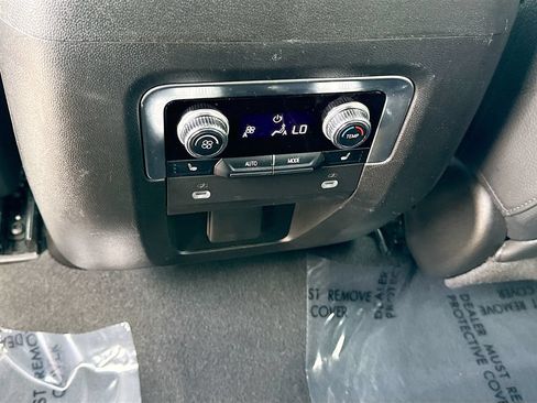 Used 2024 GMC Yukon XL Denali AWD/4WD image 19