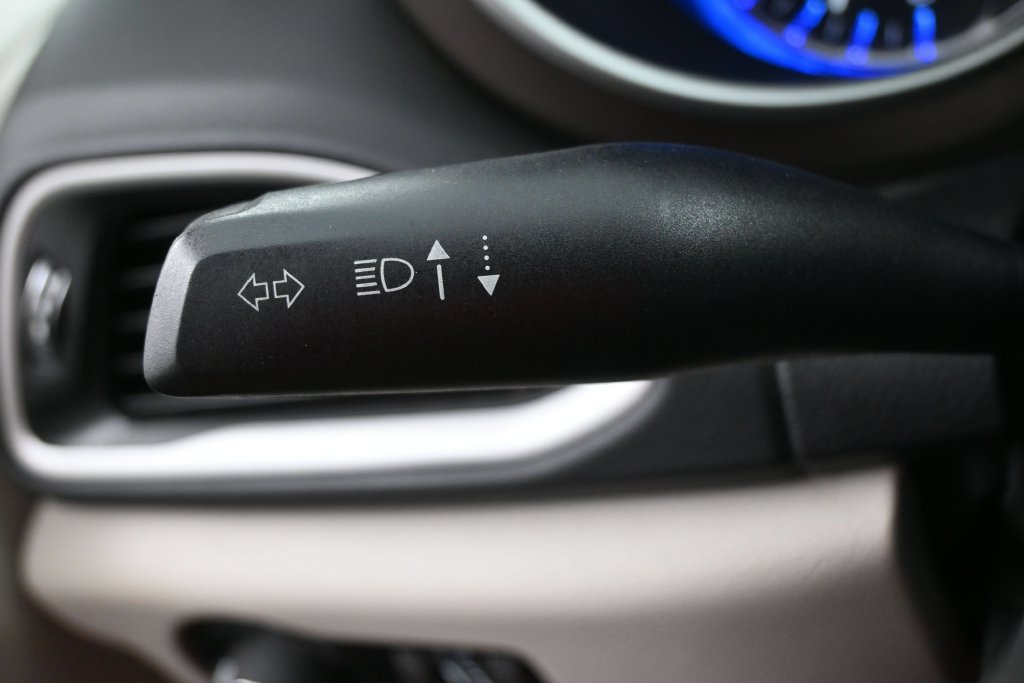 Used 2022 Chrysler Voyager LX FWD image 17