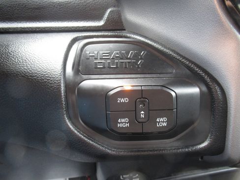 Used 2025 RAM 2500 Laramie AWD/4WD image 30