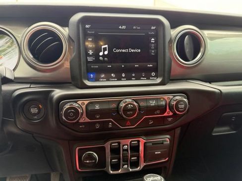 Used 2020 Jeep Wrangler Unlimited Sahara w/ Uconnect 4C Nav & Sound Group AWD/4WD image 21