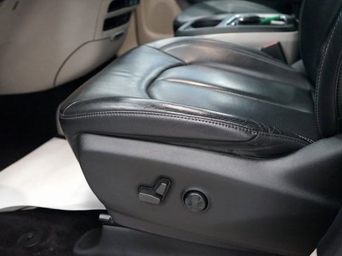 Used 2022 Chrysler Pacifica Touring-L image 27