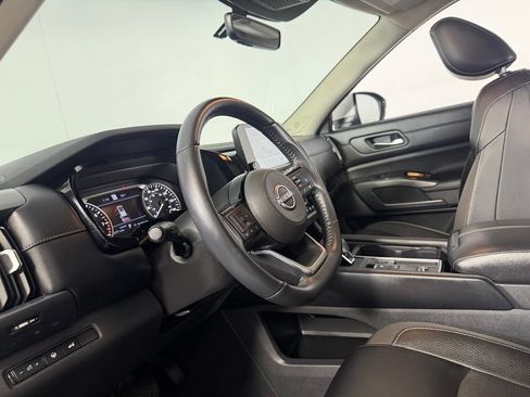 Used 2024 Nissan Pathfinder SL w/ SL Premium Package FWD image 21