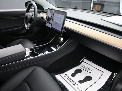 Used 2018 Tesla Model 3 Long Range image 36