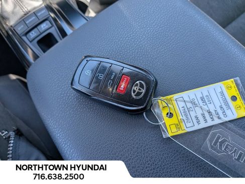 Used 2025 Toyota Camry LE AWD/4WD image 18