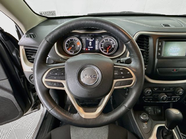 Used 2017 Jeep Cherokee Sport w/ Cold Weather Group AWD/4WD image 11