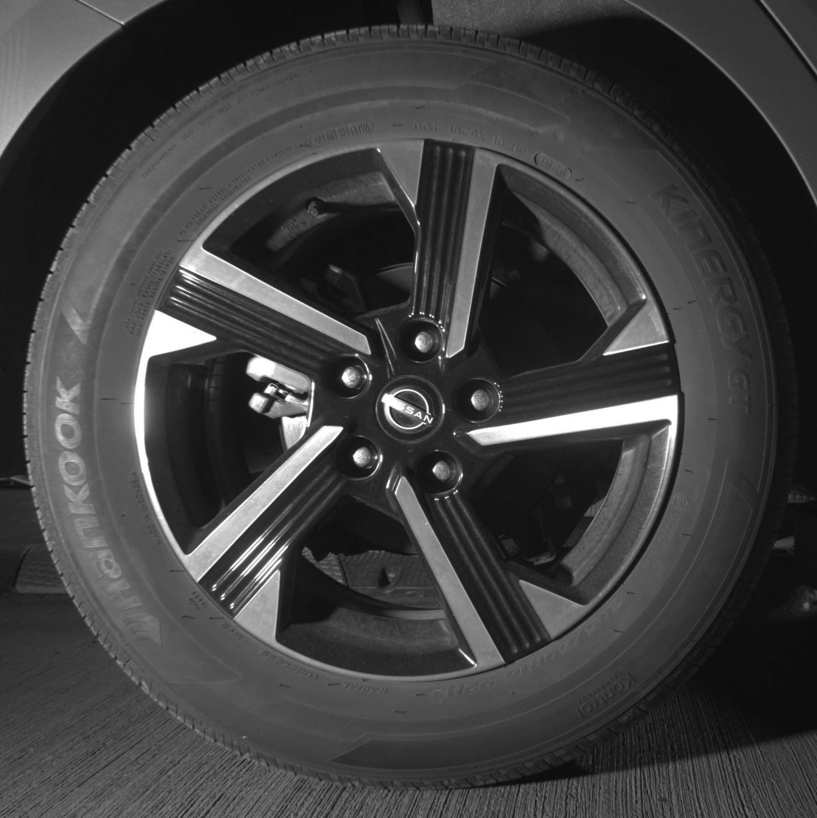 Used 2025 Nissan Sentra SV FWD image 18