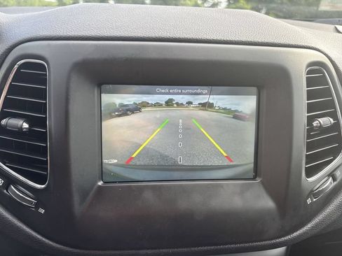 Used 2018 Jeep Compass Latitude w/ Popular Equipment Group FWD image 14