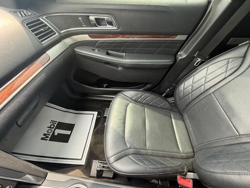 Used 2018 Ford Explorer Platinum AWD/4WD image 24