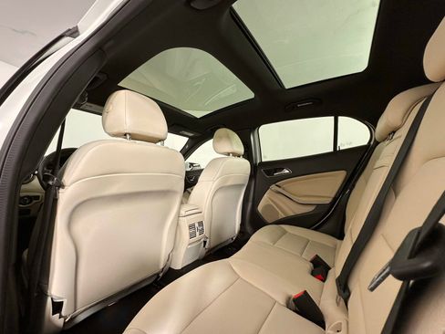Used 2019 Mercedes-Benz GLA 250 4MATIC w/ Premium Package image 17