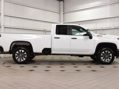 Used 2024 Chevrolet Silverado 2500 Custom w/ Custom Value Package AWD/4WD image 9
