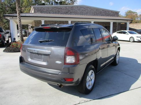 Used 2017 Jeep Compass Latitude image 23
