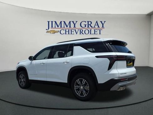 Used 2026 Chevrolet Traverse LT w/ Driver Confidence Package FWD image 3