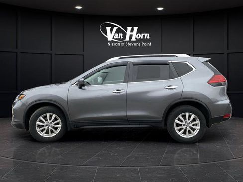 Used 2017 Nissan Rogue SV w/ SV Premium Package image 4