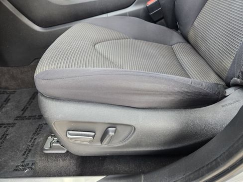 Used 2023 Toyota Highlander L FWD image 19