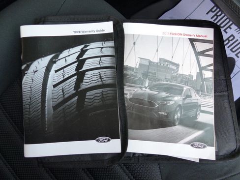 Used 2017 Ford Fusion SE image 41