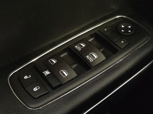 Used 2016 Chrysler 300 C w/ Safetytec Plus Group AWD/4WD image 27