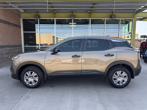 Used 2025 Nissan Kicks S image 7