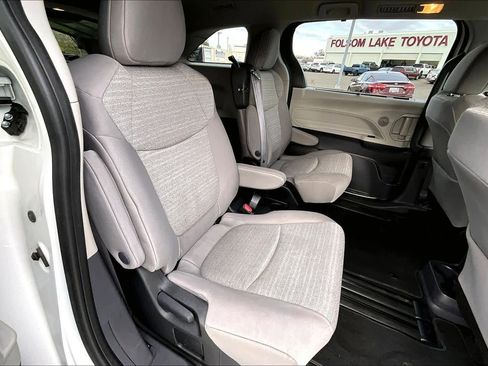 Certified 2023 Toyota Sienna LE image 19