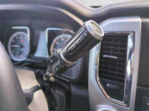 Used 2018 Nissan Titan SL AWD/4WD image 12