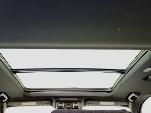 Used 2024 GMC Yukon AT4 w/ AT4 Premium Plus Package image 21