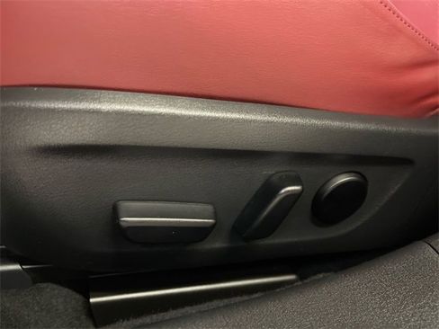 Used 2021 MAZDA MAZDA3 Hatchback w/Premium Plus Pkg image 12