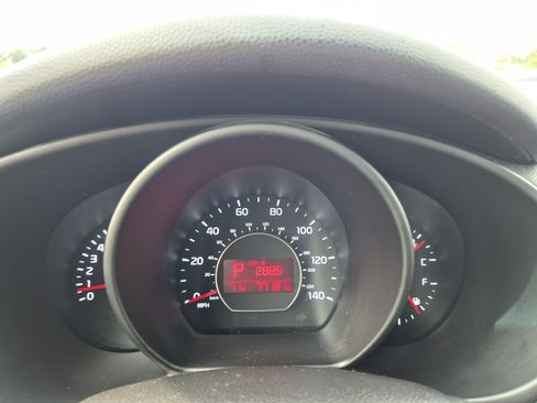 Used 2016 Kia Soul + FWD image 15