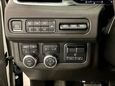 Used 2023 GMC Yukon Denali Ultimate AWD/4WD image 39