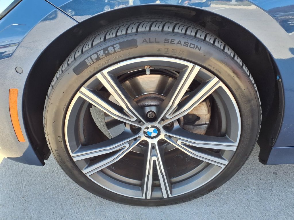 Used 2021 BMW 330i Sedan w/ Premium Package RWD image 9