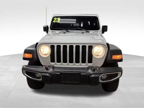 Used 2023 Jeep Gladiator Sport image 3